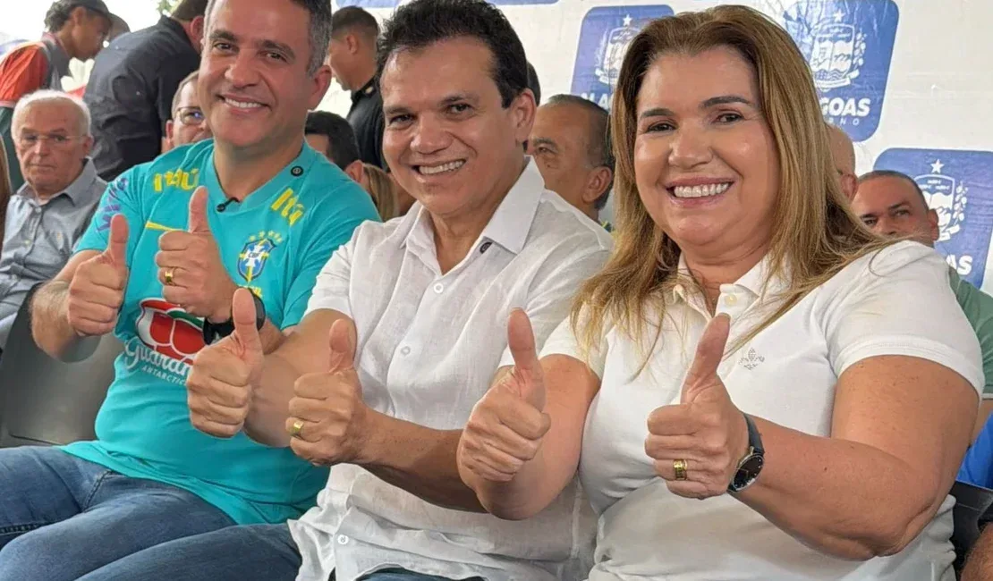 A assinatura das ordens de serviço foi acompanhada por prefeitos de municípios do Agreste