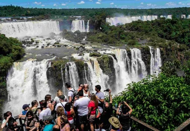 Cataratas do Iguaçu: eleita a 7ª principal atração turística do mundo pelo "Travelers' Choice 2022 - Best of the Best" | Wikimedia Commons
