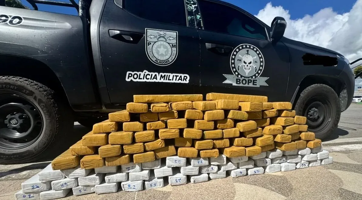 Caminhoneiro é preso com cerca de 98 kg de maconha