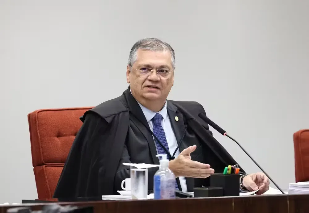 O ministro Flávio Dino autorizou a abertura de um terceiro inquérito para investigar Fábio Luís Lula da Silva, o Lulinha.