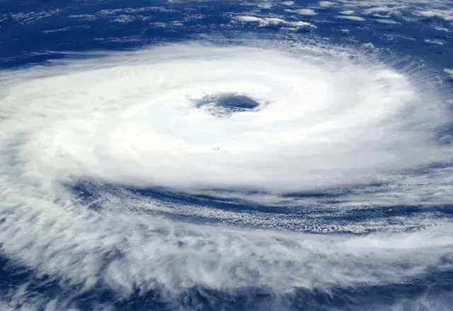 A previsão de um ciclone extratropical no Sul do Brasil reacendeu o alerta para o fenômeno conhecido como ciclone bomba.
