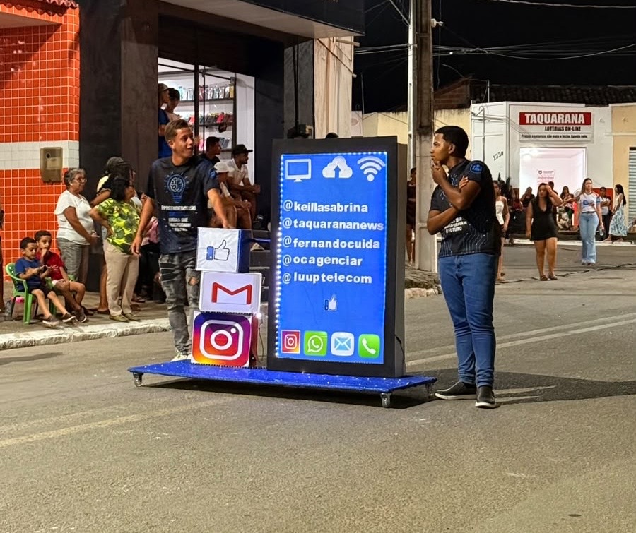 Carro alegórico homenageou empreendedores, influenciadores, empresas de tecnologia e comunicação que atuam no município e na região.