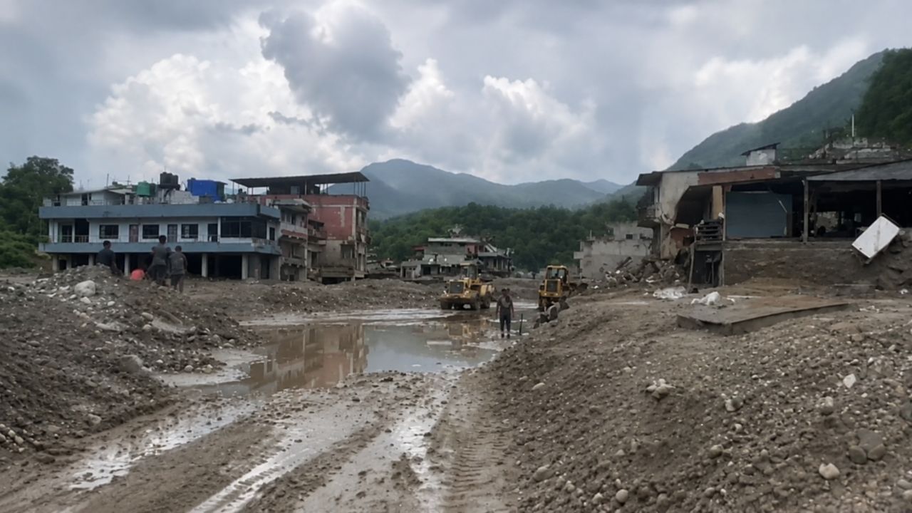 TRAGÉDIA NO NEPAL | O número de mortos após as fortes inundações e deslizamentos de terra no Nepal chegou a 1.127, segundo a polícia. Mais de 3.900 pessoas continuam desaparecidas uma semana após o desastre na região de fronteira com a Chin