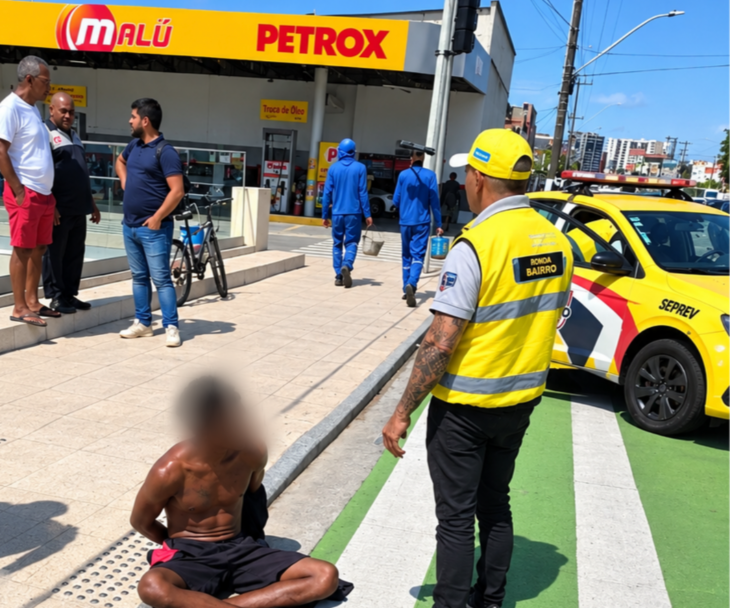 Um celular roubado foi recuperado e um simulacro de revólver foi apreendido pelo Ronda no Bairro nesta segunda-feira (21), em Maceió. Um homem de 28 anos, suspeito do crime, foi encaminhado à Central de Flagrantes.