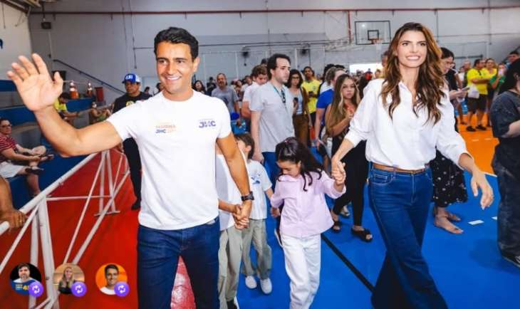 JHC é eleito governador de Alagoas no primeiro turno das Eleições 2026 e supera Renan Filho na disputa pelo Palácio República dos Palmares. O candidato do PSDB ultrapassou 50% dos votos válidos e assumirá o cargo em janeiro de 2027.