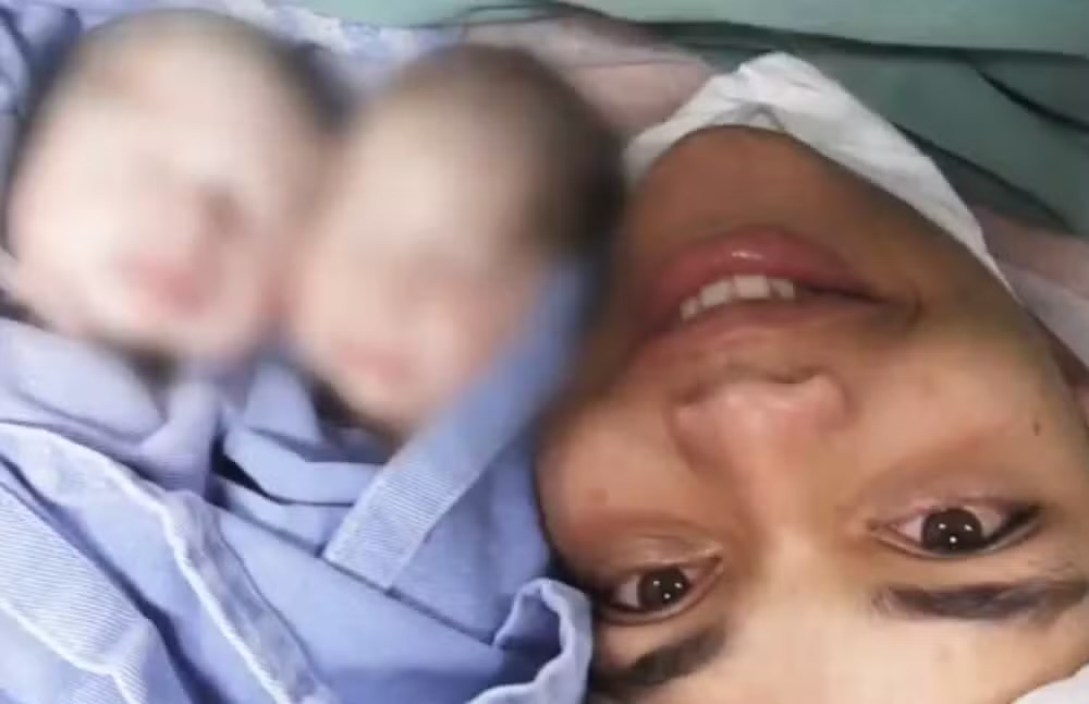Condenação em Alagoas! O Hospital Regional Nossa Senhora do Bom Conselho, em Arapiraca, foi condenado a pagar R$ 210 mil após a troca de dois bebês na maternidade, em fevereiro de 2022. O caso só foi descoberto dois anos depois, após um víd