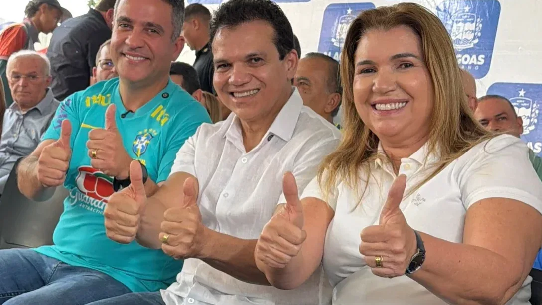 A assinatura das ordens de serviço foi acompanhada por prefeitos de municípios do Agreste