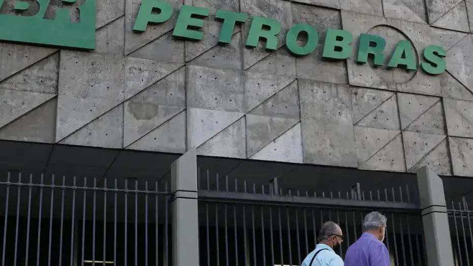 Petrobras reduz preço do querosene de aviação