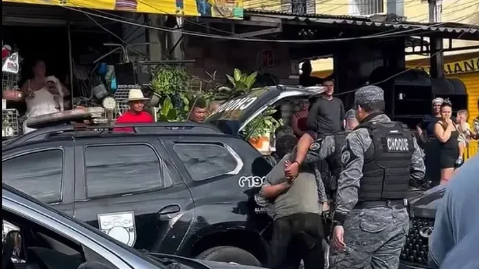 Homem é preso após agredir companheira 