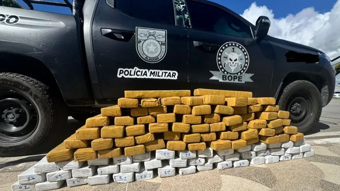 Caminhoneiro é preso com cerca de 98 kg de maconha