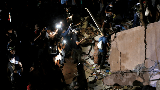 Colômbia segue em busca de sobreviventes após terremoto devastador.