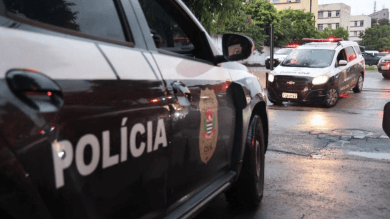 Mulher é encontrada morta em São Paulo; namorado é preso e confessa feminicídio.