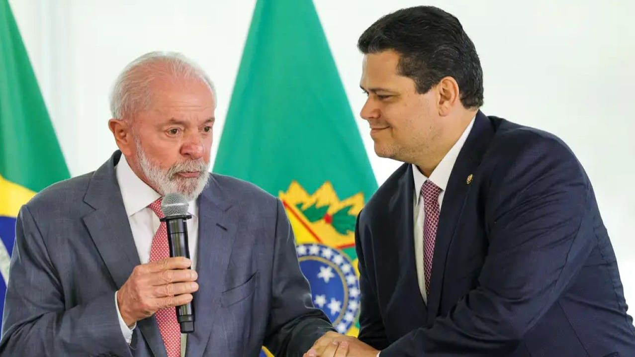 Lula e Davi Alcolumbre voltam a se reunir em Brasília. O encontro no Palácio da Alvorada reforça a tentativa de reaproximação entre o presidente da República e o presidente do Senado após meses de tensão política.