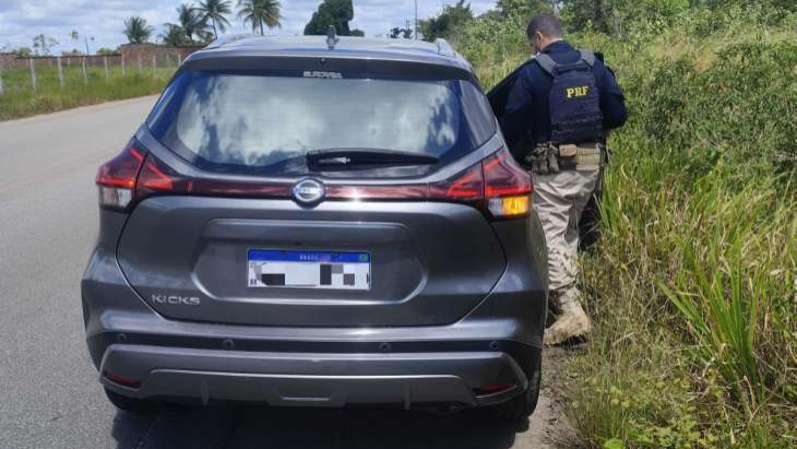 Veículo roubado é recuperado pela PRF em Alagoas.