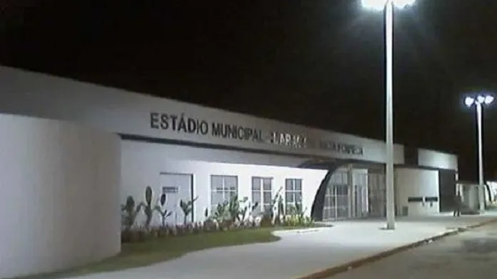 Homem é detido suspeito de vender ingressos acima do preço oficial para jogo entre ASA e Goiatuba