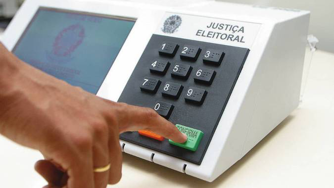 O TSE começa nesta terça-feira (1º) a discutir os limites para o uso de inteligência artificial nas eleições de 2026. O tribunal deve definir o que será considerado deepfake, quais conteúdos poderão ser utilizados pelas campanhas e quais pu