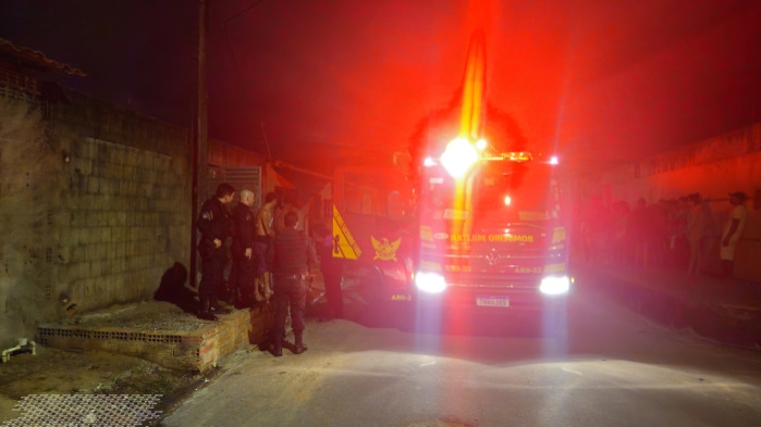 Uma residência foi alvo de um ataque durante a madrugada deste domingo (6), em São Miguel dos Campos, no interior de Alagoas.