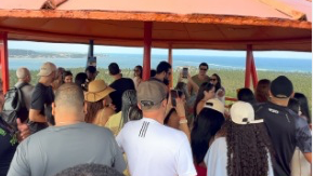 O Mirante do Gunga ficou lotado às vésperas do feriado de 7 de Setembro. Imagens do local tomado por turistas viralizaram nas redes sociais e mostram o intenso movimento turístico no estado.