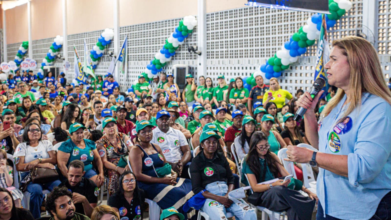 Diante de uma multidão, Rute Nezinho assume compromisso com políticas públicas para mães atípicas e cuidadoras 