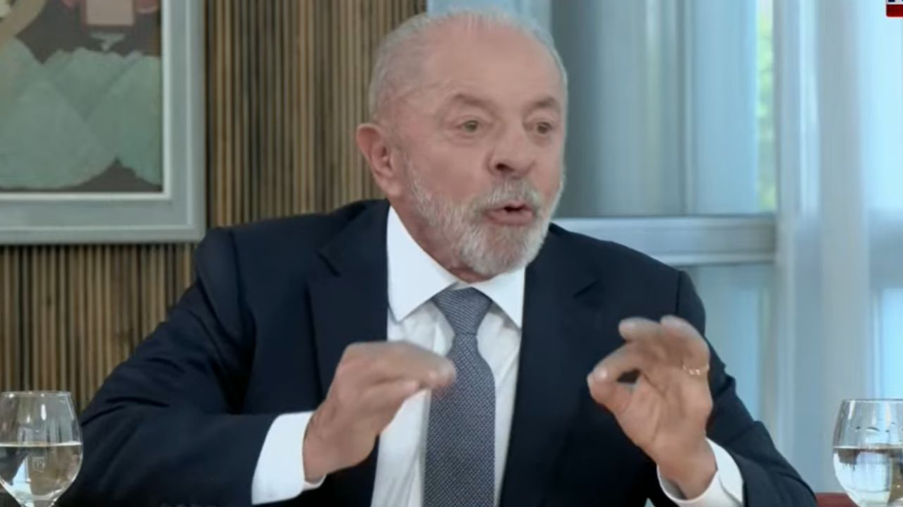 O presidente Luiz Inácio Lula da Silva afirmou que decidiu pelo fim das bets após considerar que a regulamentação do setor não funcionou. Em entrevista ao Canal Livre, ele citou os impactos das apostas sobre famílias, endividamento e ludopa