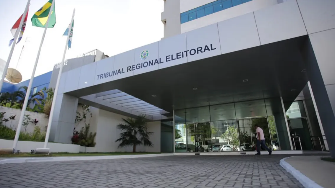 TRE-AL suspende nove rádios e dez perfis por indícios de favorecimento à chapa de JHC