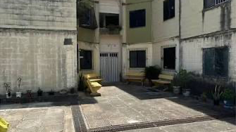 O IML de Maceió concluiu a necropsia de Maria Luiza de Farias de Assis Silva, de 19 anos, encontrada morta em um apartamento no bairro da Serraria. O laudo apontou insuficiência respiratória decorrente de tromboembolia pulmonar, associada a