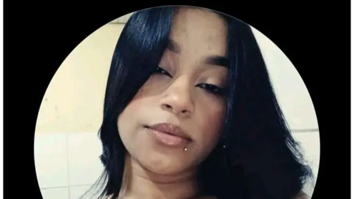 Um adolescente de 16 anos foi apreendido suspeito de matar a facadas Lívia Martins de Menezes, de 15 anos, dentro da própria casa, no bairro de Rio Novo, em Maceió. O crime aconteceu na madrugada desta quinta-feira (15). A Polícia Civil inv
