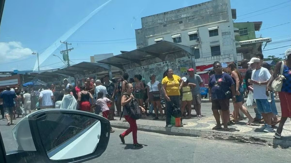 Caronas solidárias ganham força durante o segundo turno das eleições. Diante de relatos de falhas no transporte público em sete estados, incluindo Alagoas, voluntários organizaram grupos nas redes sociais para ajudar eleitores a chegar às u