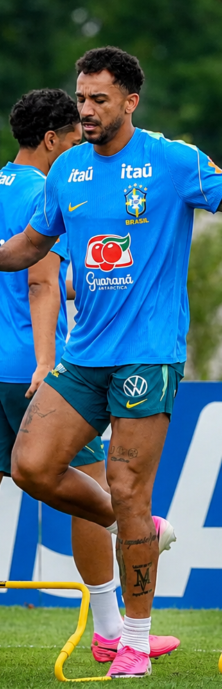 Fabinho, Danilo e Neymar durante treino de preparação da Seleção Brasileira para o duelo contra o Japão, pelos 16